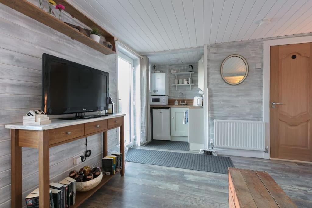 Loughview Chalet Whitehouse  Bagian luar foto
